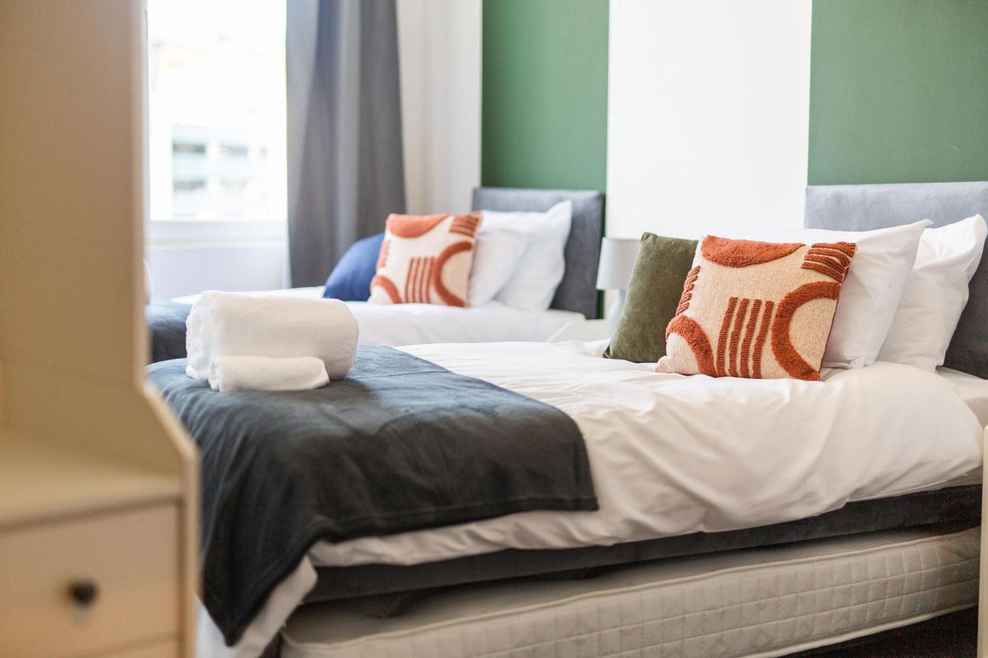 The Kingsway- 2 Bedroom Central Swansea Apartments By Stayright ภายนอก รูปภาพ