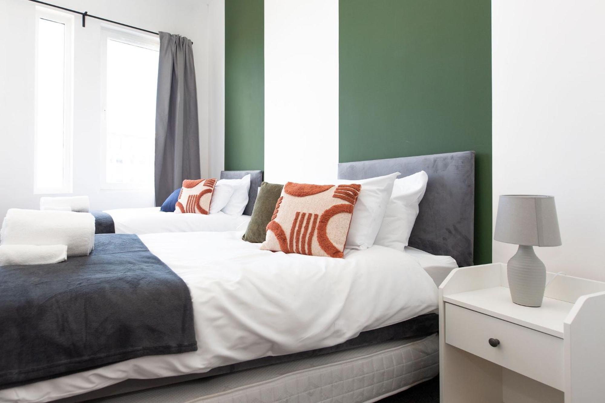 The Kingsway- 2 Bedroom Central Swansea Apartments By Stayright ภายนอก รูปภาพ