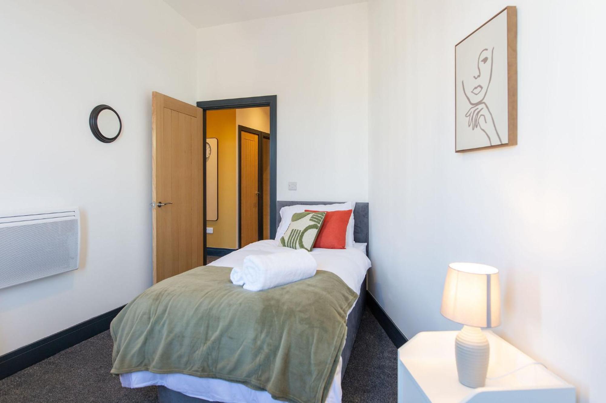 The Kingsway- 2 Bedroom Central Swansea Apartments By Stayright ภายนอก รูปภาพ